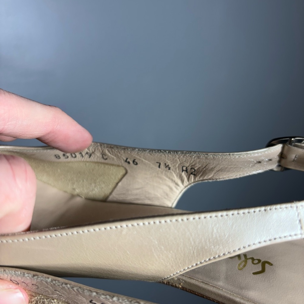 Salvatore Ferragamo Gancini Accent Slingback Pumps Women’s Size 7.5 - Picture 3 of 5